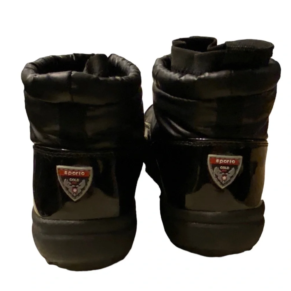 Sporto cold women’s short black rain/ snow fur lined booties. Runs small size 8